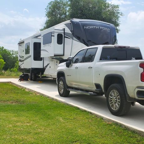 5th wheel on a concrete rv site