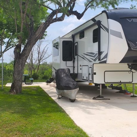 5th wheel on a concrete rv site