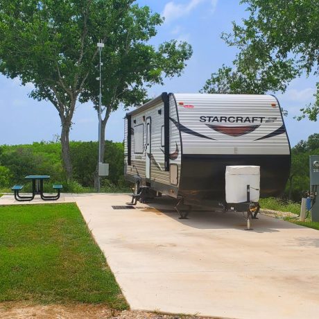 5th wheel on a concrete rv site